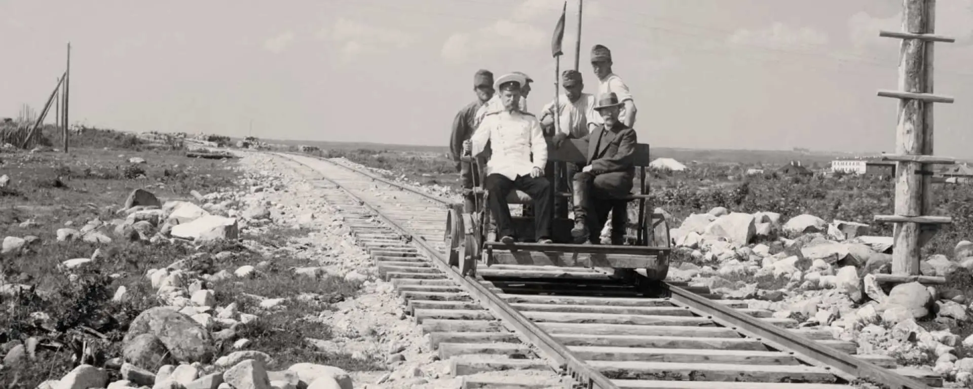 Draisine außerhalb von Petrozavodsk auf der Murmansker Eisenbahnstrecke