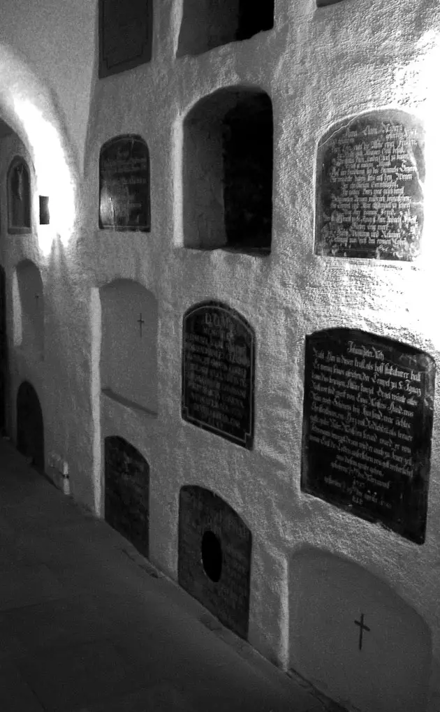 Backofengräber, Kirche St. Ignaz in Mainz